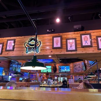 Texas Roadhouse - Inside - Steakhouses Near Me - Pittsburgh, Pennsylvania