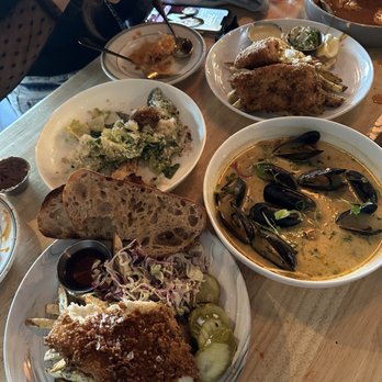 Liv's - Hot Fried Oyster Caesar, Steamed Mussels, Fish & Chips, Nashville Fish & Chips, Cioppino. All amazing!!!!! - Seafood Near Me - Long Beach, California