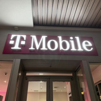 T-Mobile Experience Store - store sign - Mobile Phones Near Me - Honolulu, Hawaii T-Mobile Experience Store - store sign - Mobile Phones Near Me - Honolulu, Hawaii