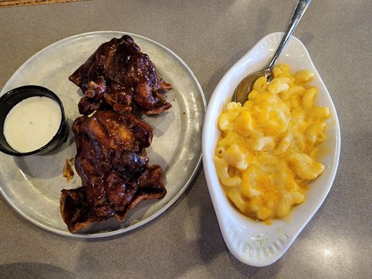 Pluckers Wing Bar by null