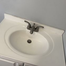 Neat'n Tidy Cleaning Service - Vanity before