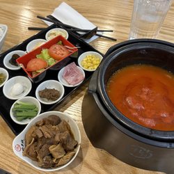 Shi Miao Dao Noodle House - Beef brisket noodles and tomato soup