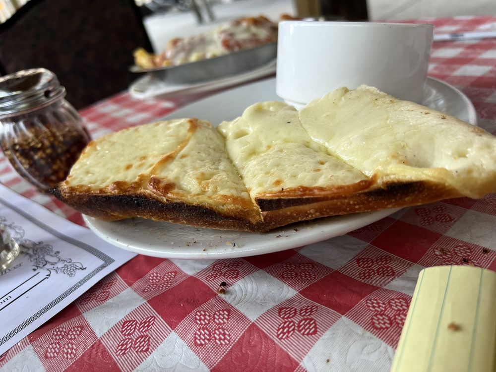 V & T Pizzeria & Restaurant