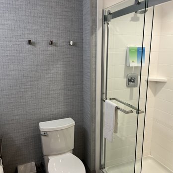 Home 2 Suites - Nice bathroom - Hotels Near Me - Indianapolis, Indiana Home 2 Suites - Nice bathroom - Hotels Near Me - Indianapolis, Indiana