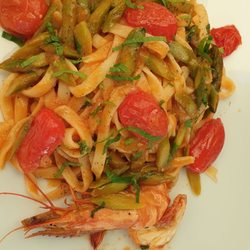 Mamma Mia - Bandnudeln mit grünem Spargel und Garnelen