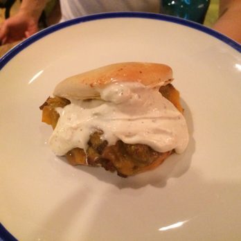 Makkila - Bao carrillera (4,80 euros). Too much sauce! Do not recommend. - Spanish Near Me - Madrid, M