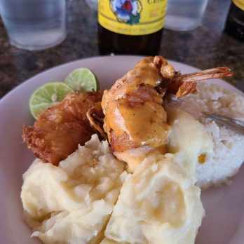 El Toro Güero - Plates come with rice and mashed potatoes - Seafood Near Me - La Paz, BCS El Toro Güero - Plates come with rice and mashed potatoes - Seafood Near Me - La Paz, BCS