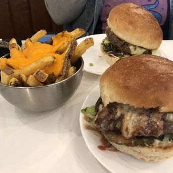 Meating Corner - two yourself burgers and cheesy fries - Burgers Near Me - Paris, 75 Meating Corner - two yourself burgers and cheesy fries - Burgers Near Me - Paris, 75