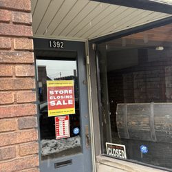 December 2025 - outside of Bonnieview Antiques (no one was inside so I couldn't in to shop before they closed)