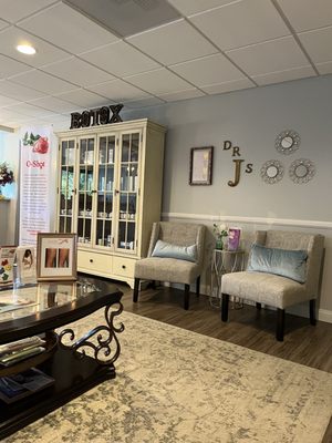 J's Elegant Reflections Med Spa