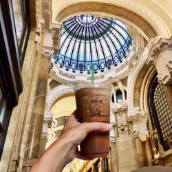 Galería Güemes - Hay Starbucks.