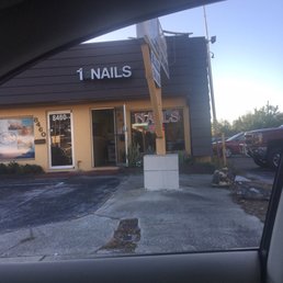Extremely small & only 3 parking spots out front (immediately off of very busy Seminole Blvd)
