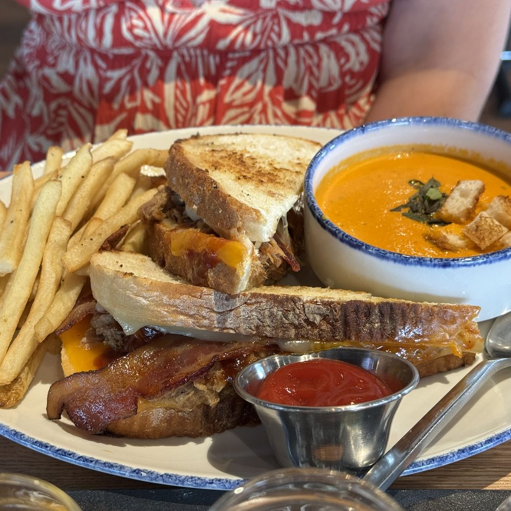 Tangled Roots Craft Beer & Kitchen - Brewpubs Near Me - Washington, Illinois Tangled Roots Craft Beer & Kitchen - Brewpubs Near Me - Washington, Illinois