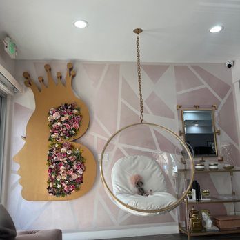 Queen B nail salon - Nail Salons Near Me - Glendale, California