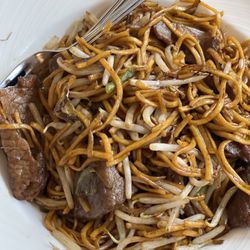 Bugis Street Brasserie - Sliced beef and fried noodle