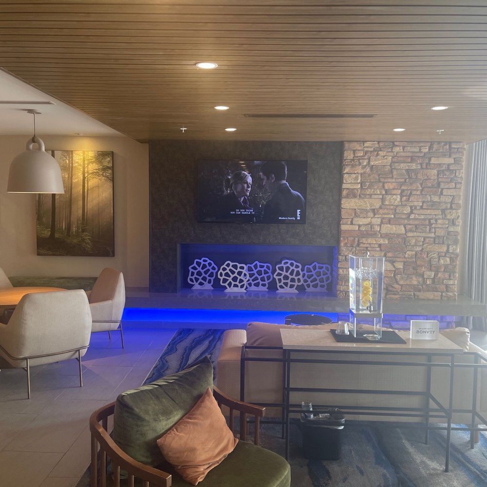 Fairfield by Marriott Inn & Suites Wenatchee - Lobby - Hotels Near Me - East Wenatchee, Washington