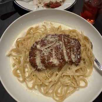 Maggiano's - Chicken fettuccine Alfredo - Italian Near Me - Las Vegas, Nevada Maggiano's - Chicken fettuccine Alfredo - Italian Near Me - Las Vegas, Nevada