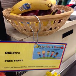 Shaw's - Forget the cookie club. Free fruit for kids!