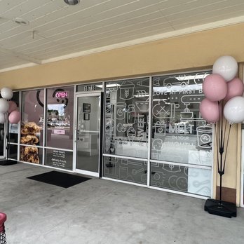 Crumbl - Carrollwood - Bakeries Near Me - Tampa, Florida Crumbl - Carrollwood - Bakeries Near Me - Tampa, Florida