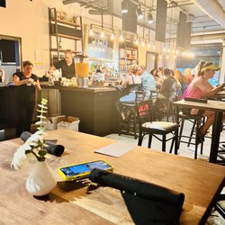Germantown Cafe - Cool vibes- Dining/bar area