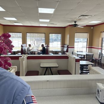 Wok Express - Dining area nothing special still gives the KFC vibes - Chinese Near Me - Hillsboro, Texas