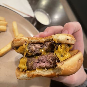 221 Tap & Table - Smash burger - Breakfast & Brunch Near Me - Forest, Virginia