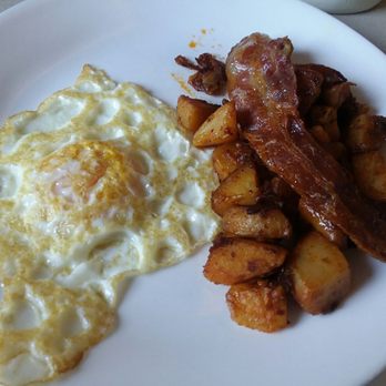 Don's Diner - Egg, bacon & home fries - Diners Near Me - Plainville, Massachusetts