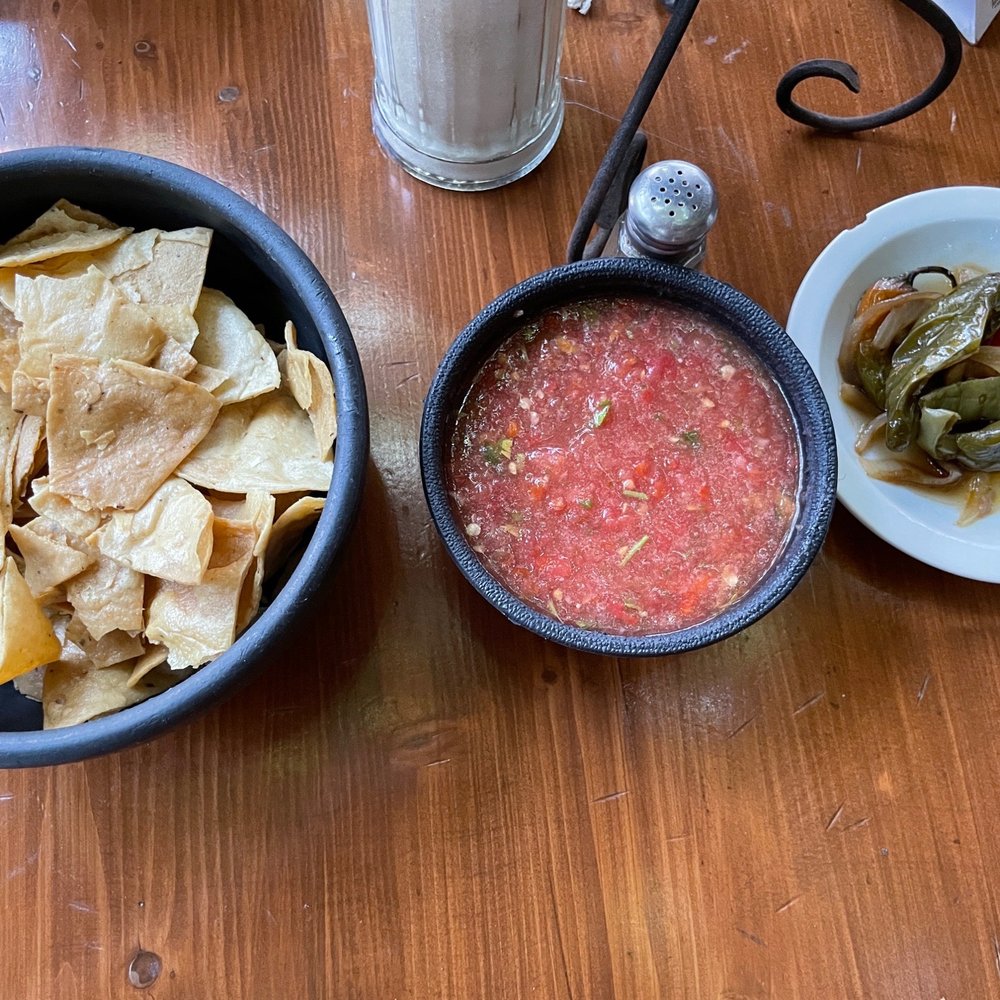 Valle 13 - Table apps...chips, salsa, jalapeños. - Mexican Near Me - Guadalupe, BCN Valle 13 - Table apps...chips, salsa, jalapeños. - Mexican Near Me - Guadalupe, BCN