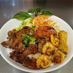 Pho Street Restaurant - Vermicelli noodles with grilled pork, shrimp, pork sausages, and egg roll