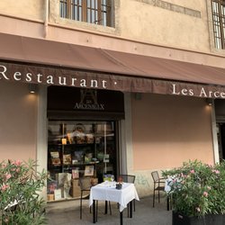 Les Arcenaulx - Entry