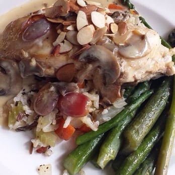 Peter Herdic House - Chicken in champagne cream with mushrooms, grapes, and toasted almonds served with rice and asparagus - Bed & Breakfast Near Me - Williamsport, Pennsylvania