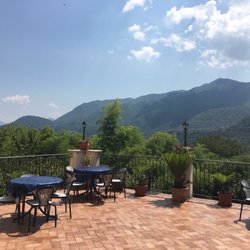 Ristorante da Alessio - Awesome Mountain View's from the patio.