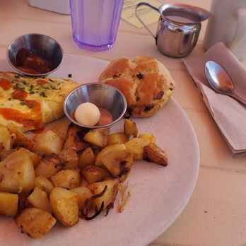 Back On the Beach - FARMHOUSE omelette 5/5. - American Near Me - Santa Monica, California Back On the Beach - FARMHOUSE omelette 5/5. - American Near Me - Santa Monica, California