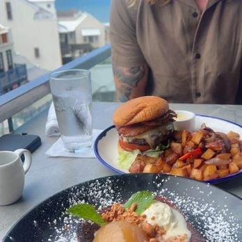 Pescado - Burger and the French toast - American Near Me - Rosemary Beach, Florida