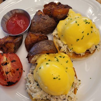 Honey Salt - Crab benedict - Canadian (New) Near Me - Vancouver, British Columbia Honey Salt - Crab benedict - Canadian (New) Near Me - Vancouver, British Columbia