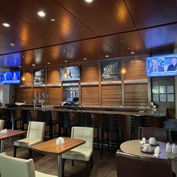 DoubleTree by Hilton Hotel Boston - Downtown - Bar/restaurant serving dinner and breakfast - Hotels Near Me - Boston, Massachusetts DoubleTree by Hilton Hotel Boston - Downtown - Bar/restaurant serving dinner and breakfast - Hotels Near Me - Boston, Massachusetts