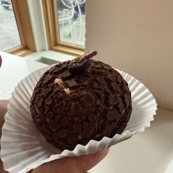 Hood Famous - Cream puff - Cafes Near Me - Seattle, Washington