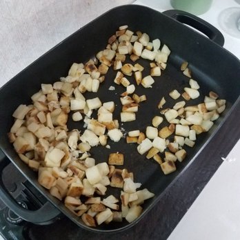 Hotel M Mount Pocono - Potatoes on a warmer no seasoning no peppers no onions s nothing - Hotels Near Me - Mount Pocono, Pennsylvania
