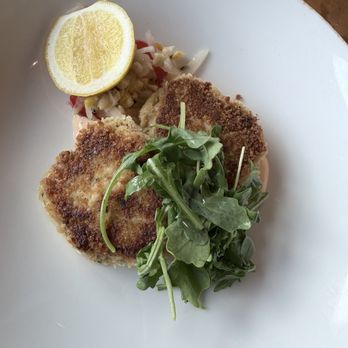 Twin View - Yummy crab cakes with Tabasco aioli - Bars Near Me - Orlando, Florida Twin View - Yummy crab cakes with Tabasco aioli - Bars Near Me - Orlando, Florida
