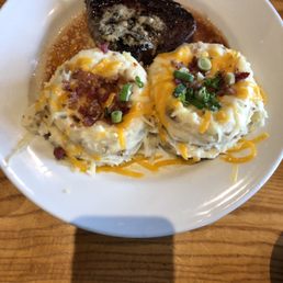 6 oz sirloin with mashed potatos 6 oz sirloin with mashed potatos