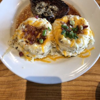 Chili's - 6 oz sirloin with mashed potatos - Bars Near Me - Kemah, Texas Chili's - 6 oz sirloin with mashed potatos - Bars Near Me - Kemah, Texas