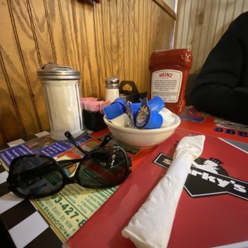 Sparky's Cafe - Table - Breakfast & Brunch Near Me - Anoka, Minnesota