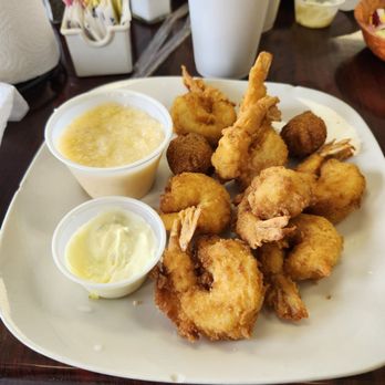Castaways - This is my fried shrimp plate. It was so delicious! - Seafood Near Me - Bonifay, Florida