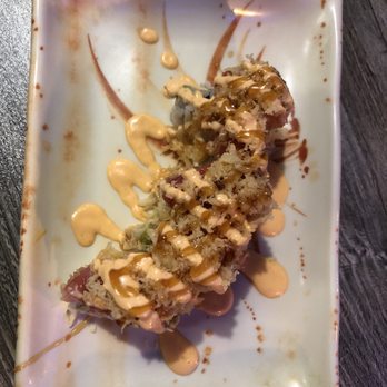Sushi Momoyama - Not exactly sure what roll this was, but came on the house! - Sushi Bars Near Me - Concord, California Sushi Momoyama - Not exactly sure what roll this was, but came on the house! - Sushi Bars Near Me - Concord, California