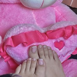 Cee Cee Nails - Regular pedicure on natural nails.