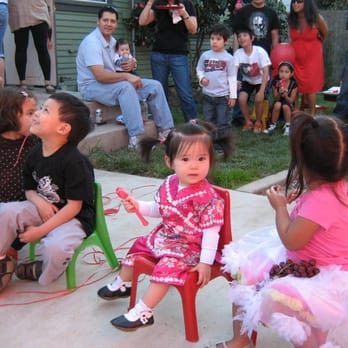 Minh Tran - Magician - Birthday girl watching magician - Magicians Near Me