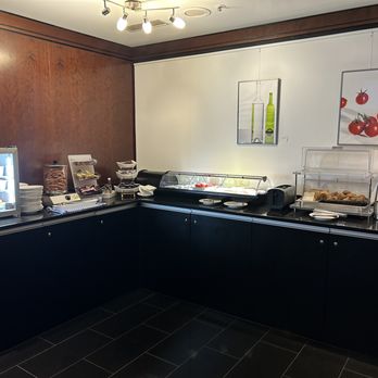 LuxxLounge - Snacks / food - Airport Lounges Near Me LuxxLounge - Snacks / food - Airport Lounges Near Me