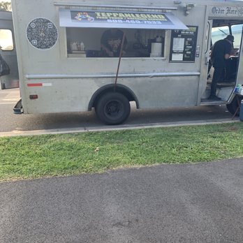 TeppanLegend - Waiting on my order at Geiger park - Food Trucks Near Me - Kaneohe, Hawaii