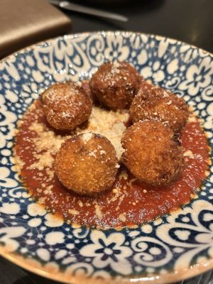 Palato Italian Kitchen and Lounge by null