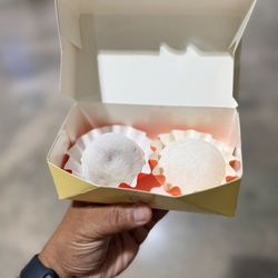 Lomichi - Fresh Strawberry Mochi and Fresh Mango Mochi